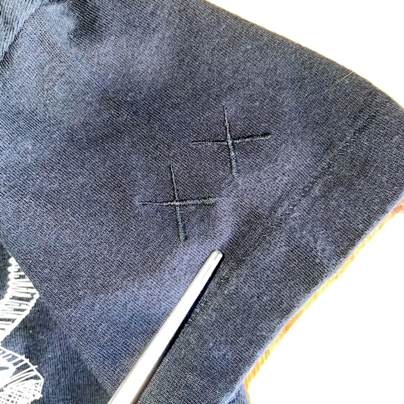 UNIQLO x KAWS boy’s t-shirt black 5-6 - Picture 3 of 6